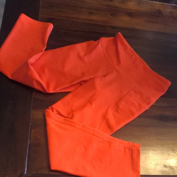 UF Game Day!! Two tank tops and leggings. 
Brands: 
Pink
Old Navy
Stadium - Picture 3 of 7